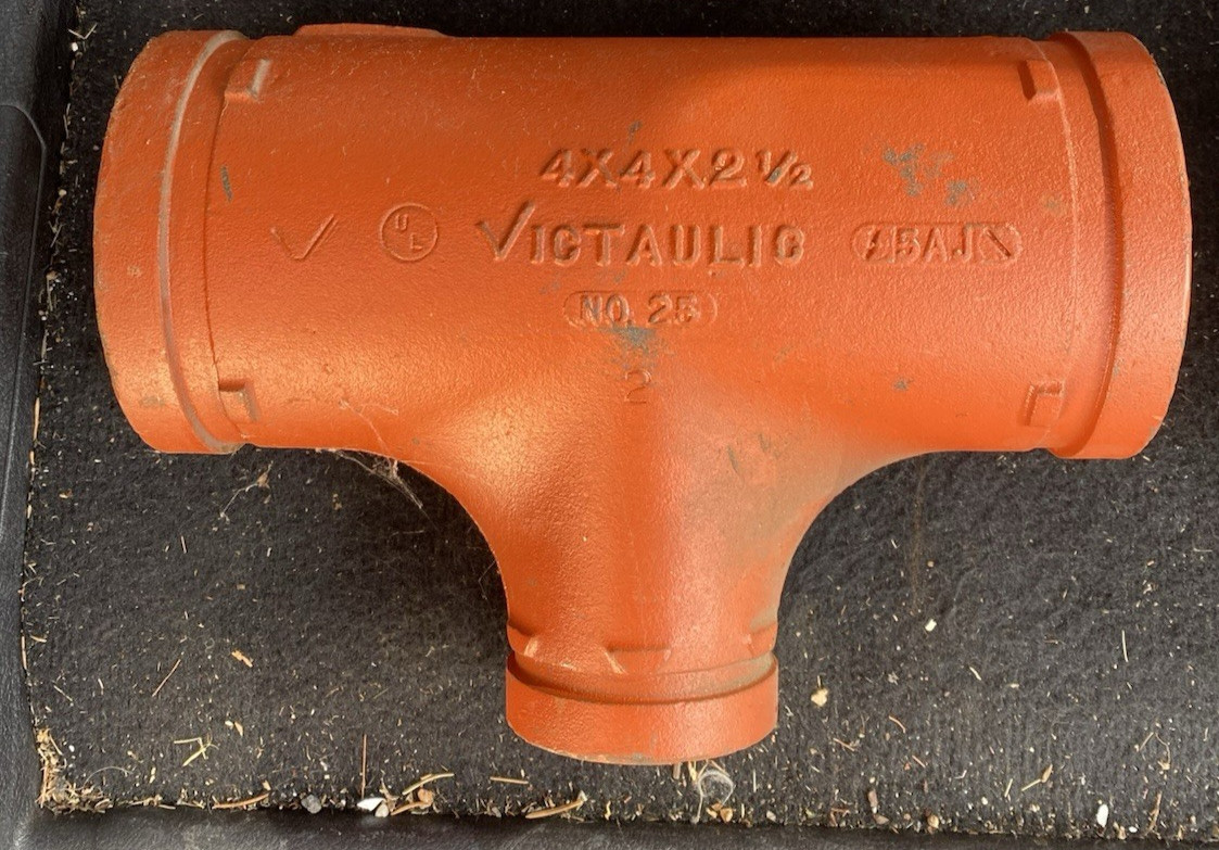 Victaulic 25-4X2-1/2-PNT 25 REDUCING TEE, 4 X 4 X 2-1/2 IN, GROOVED DUCTILE IRON