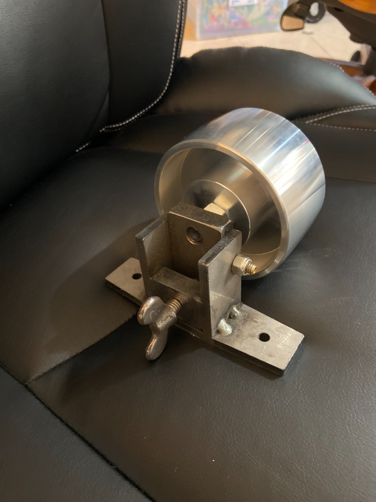 belt grinder tracking mechanism