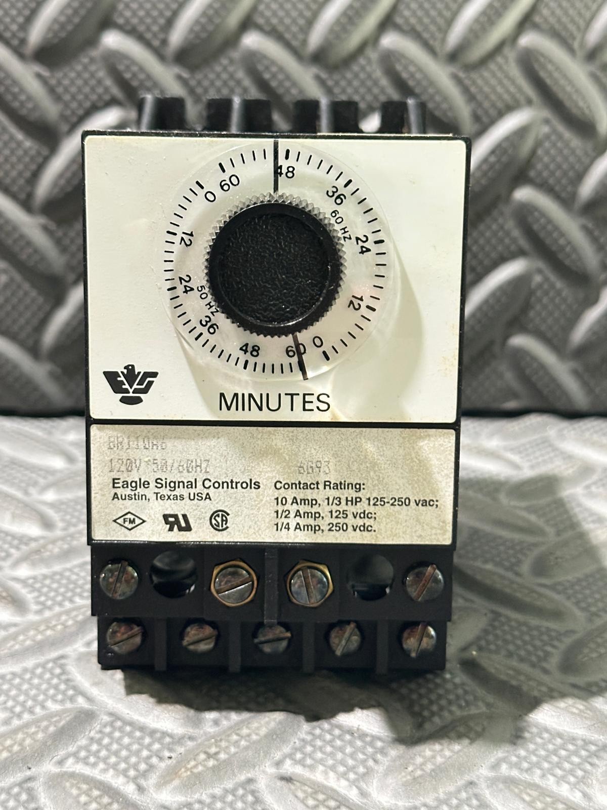 Eagle Signal BR110A6 Industrial Timer 120VAC 60Hz 60-Min Time Delay Relay USA