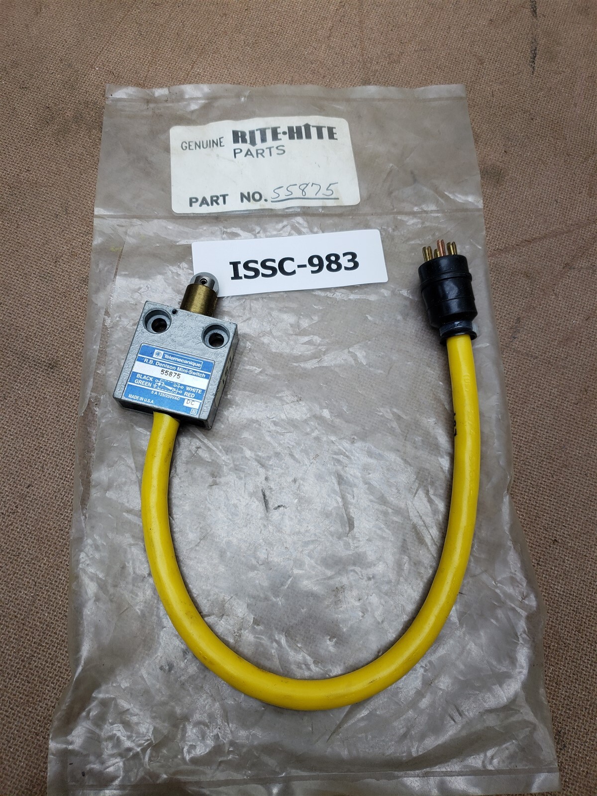 Denison 55875 Roller Plunger Limit Switch New