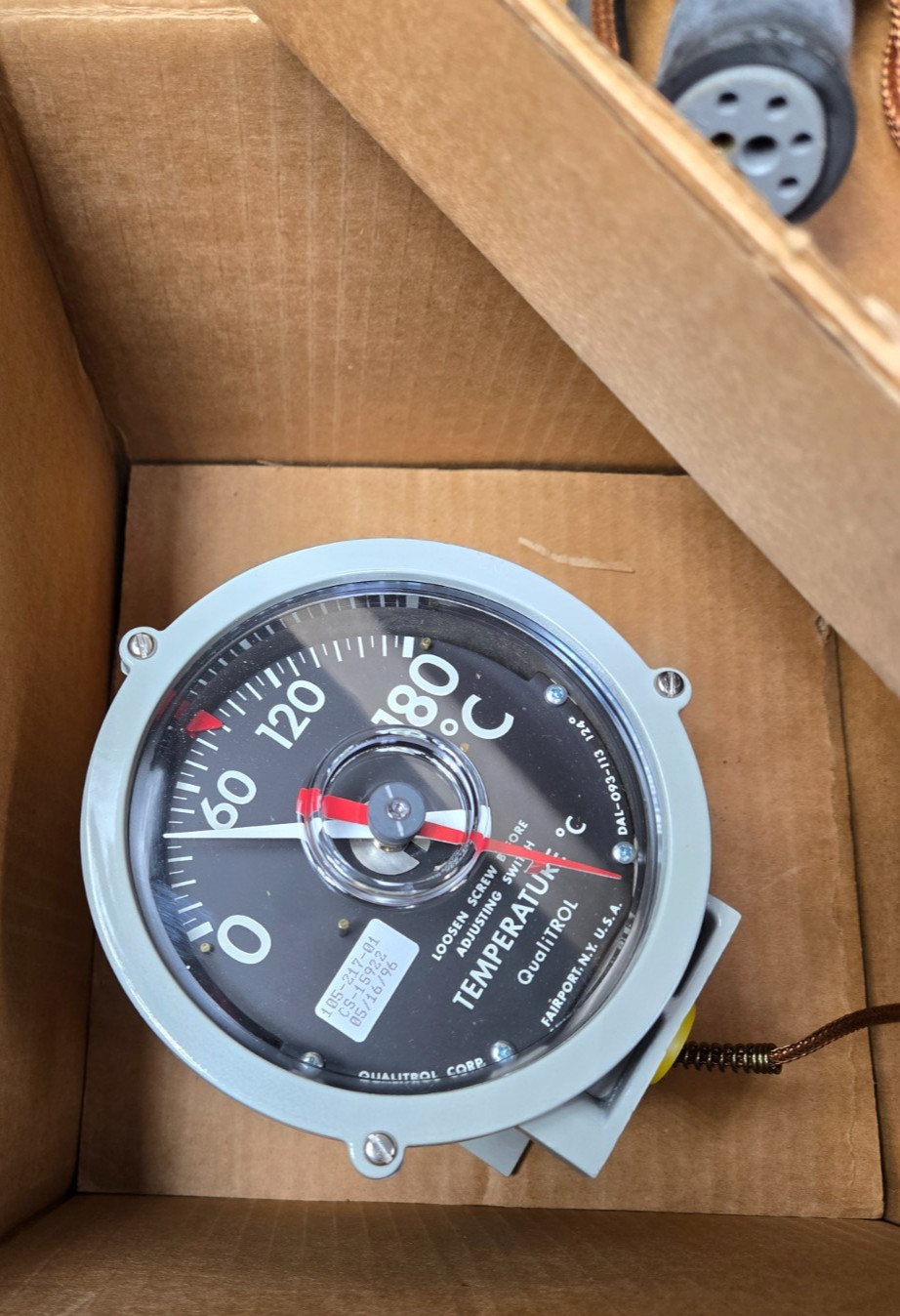 NEW QUALITROL 105-217-01 LIQUID TEMPERATURE GAUGE 0-180C 10521701