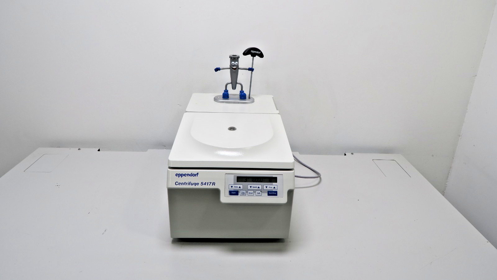 Used Eppendorf 5417R Refrigerated Centrifuge with FA-45-30-11 Fixed Angle Rotor