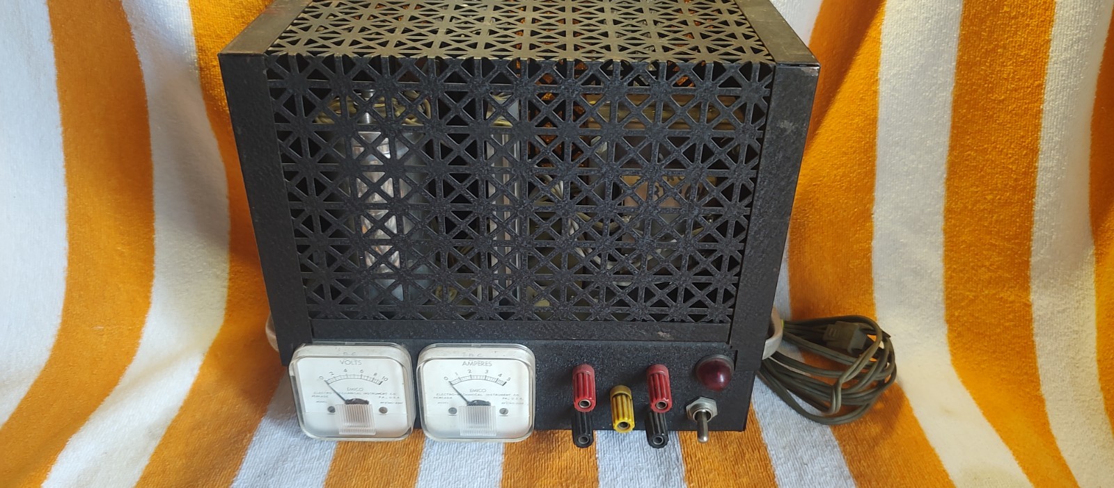 UNKNOWN BRAND VARIABLE DC POWER SUPPLY WITH EMICO METERS