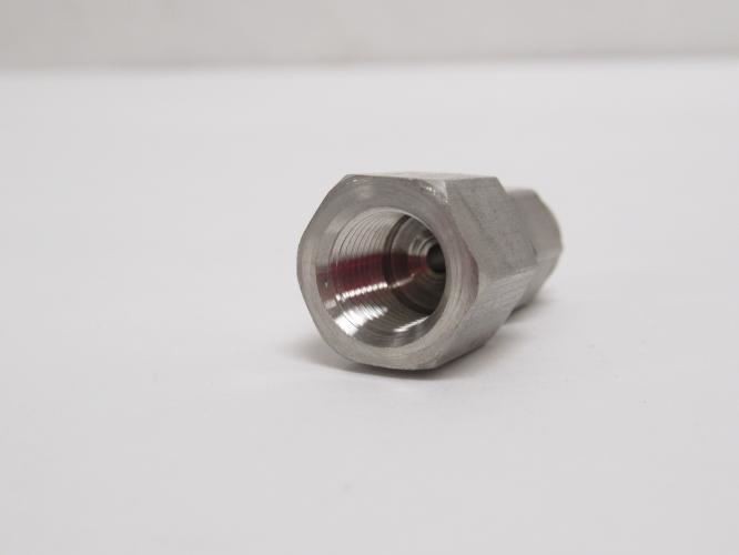 195086 New-No Box; MFG- SS-200-7-2 Tube Adaptor; SS-316; 1/8″ Tube x 1/8FNPT