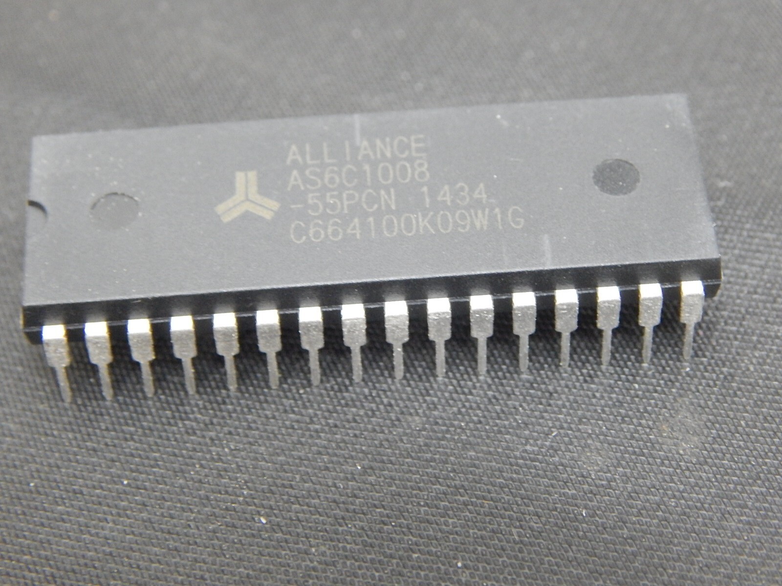 ALLIANCE AS6C1008-55PCN SRAM, 1Mb, 128K x 8, 2.7 – 5.5V, 55ns, 32 pin DIP