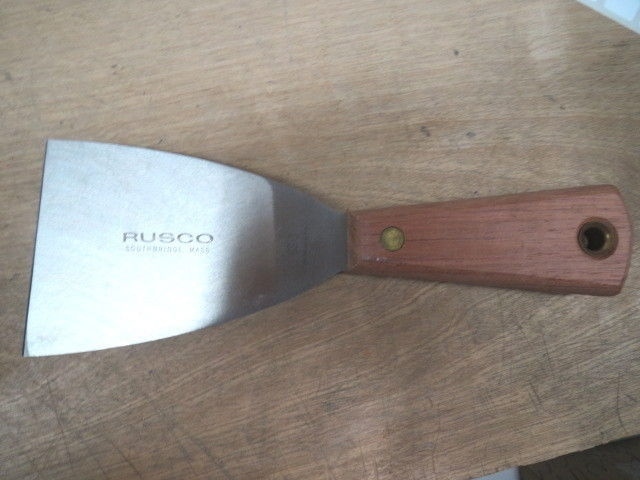 Dexter Russell 50621 3″ SCRAPER W/ WOOD HANDLE 6S-3 (LL1074-1)