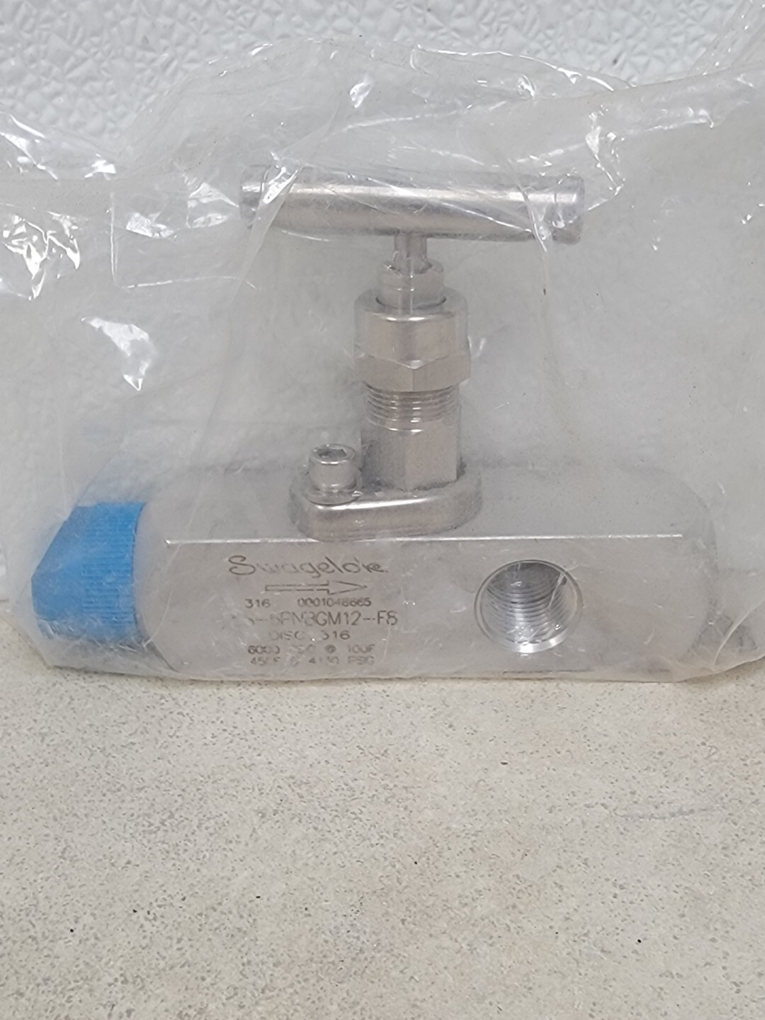 SWAGELOK SS-6PNBGM12-F8 3/4IN MNPT TO 1/2IN FNPT 6,000 PSI GAUGE NEEDLE VALVE