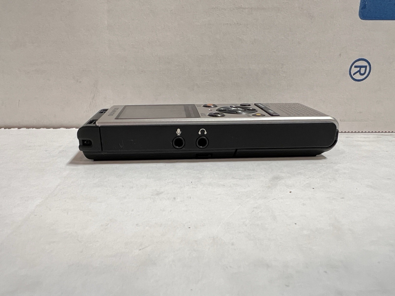 Olympus WS-852 Digital Voice Recorder 4GB Silver MP3 USB