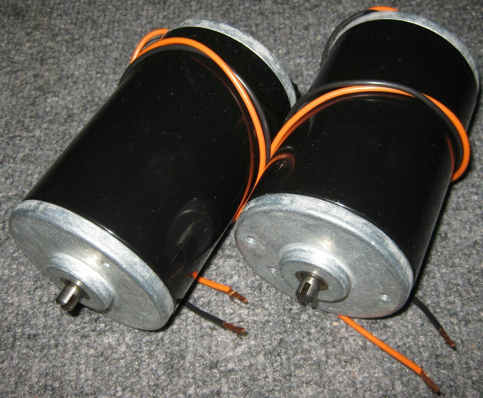 2 X Buehler 12V DC Large Hobby Motor – Short Slotted Shaft – 115 Watt – 6000 RPM