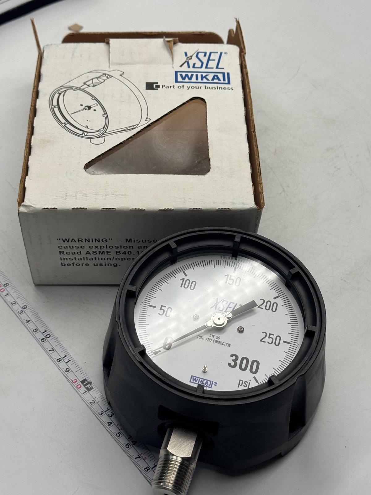 WIKA 9834869 XSEL Pressure Gauge 4.5in 0-300 PSI 1/2 NPT Lower Mount