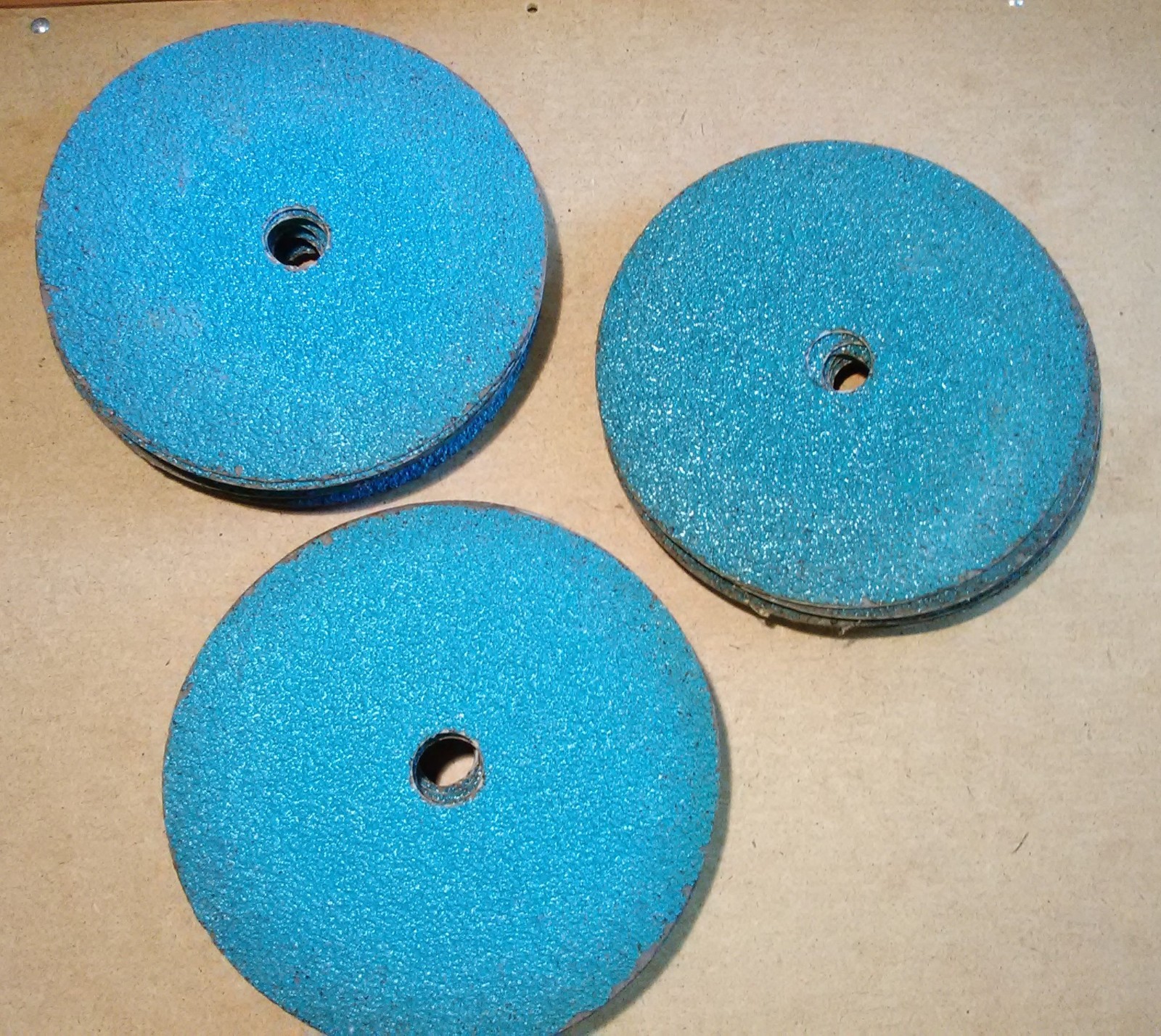 3 Dozen Vintage Norton F826 Zirconia Alumina Fiber Discs -7 x 7/8″ – 24 Grit