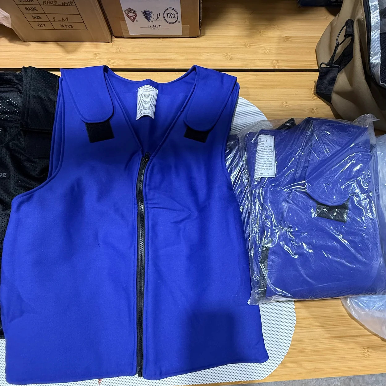 Phasecore Cooling Vest System – 3-Vest Complete with Ice Packs & Carry Bag New