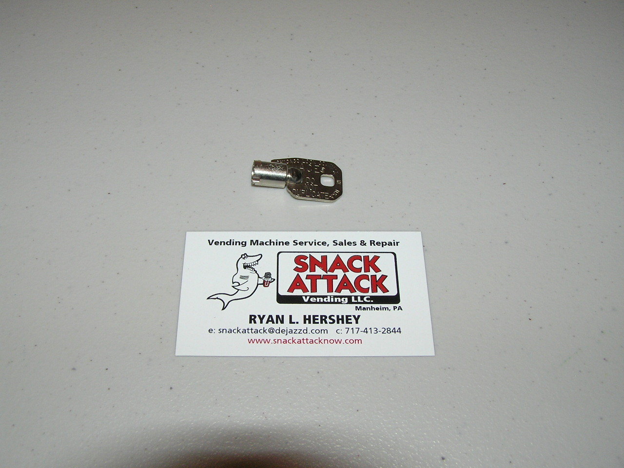 DIXIE NARCO SNACK or SODA VENDING MACHINE DNG25 KEY – New / Free Ship!