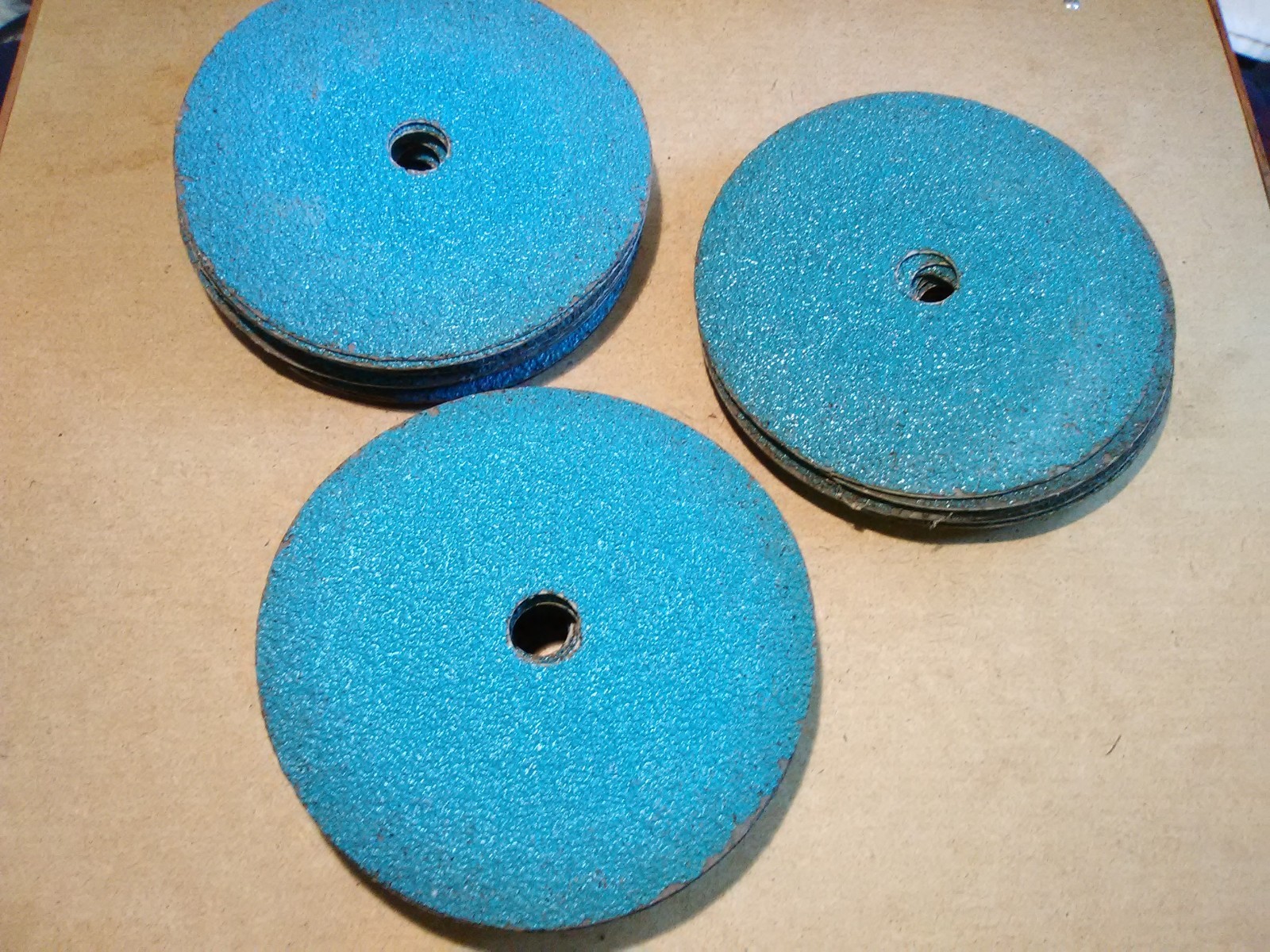 3 Dozen Vintage Norton F826 Zirconia Alumina Fiber Discs -7 x 7/8″ – 24 Grit