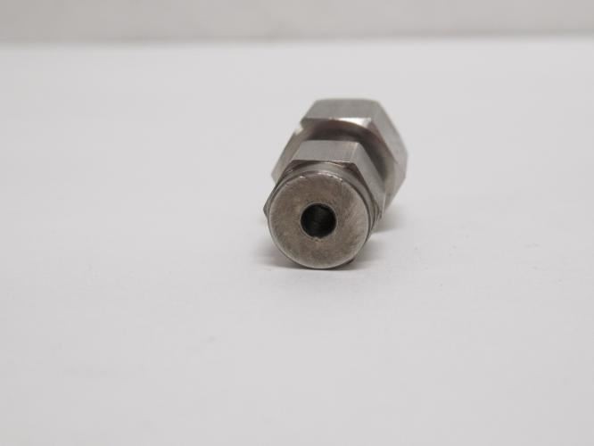 195086 New-No Box; MFG- SS-200-7-2 Tube Adaptor; SS-316; 1/8″ Tube x 1/8FNPT