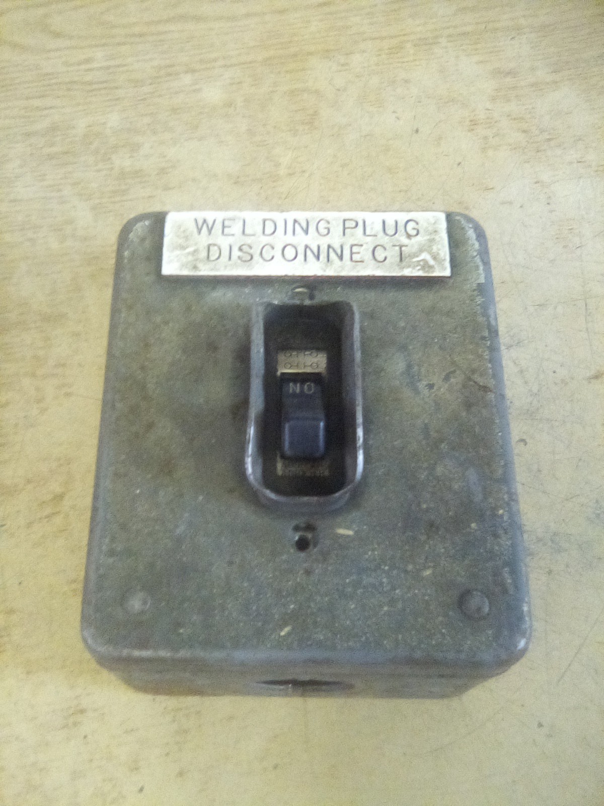 Disconnect Box 39456-C 4.5″L X 3-3/4″W X 2.5″H “READ DESCRIPTION “