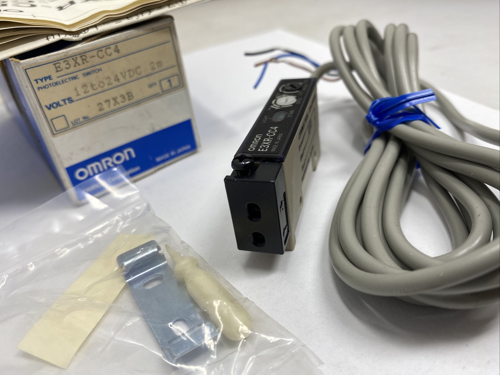 OMRON E3XR-CC4 Photoelectric Fiber Optic Sensor (Amplifier) 12 to 24VDC 2m cable