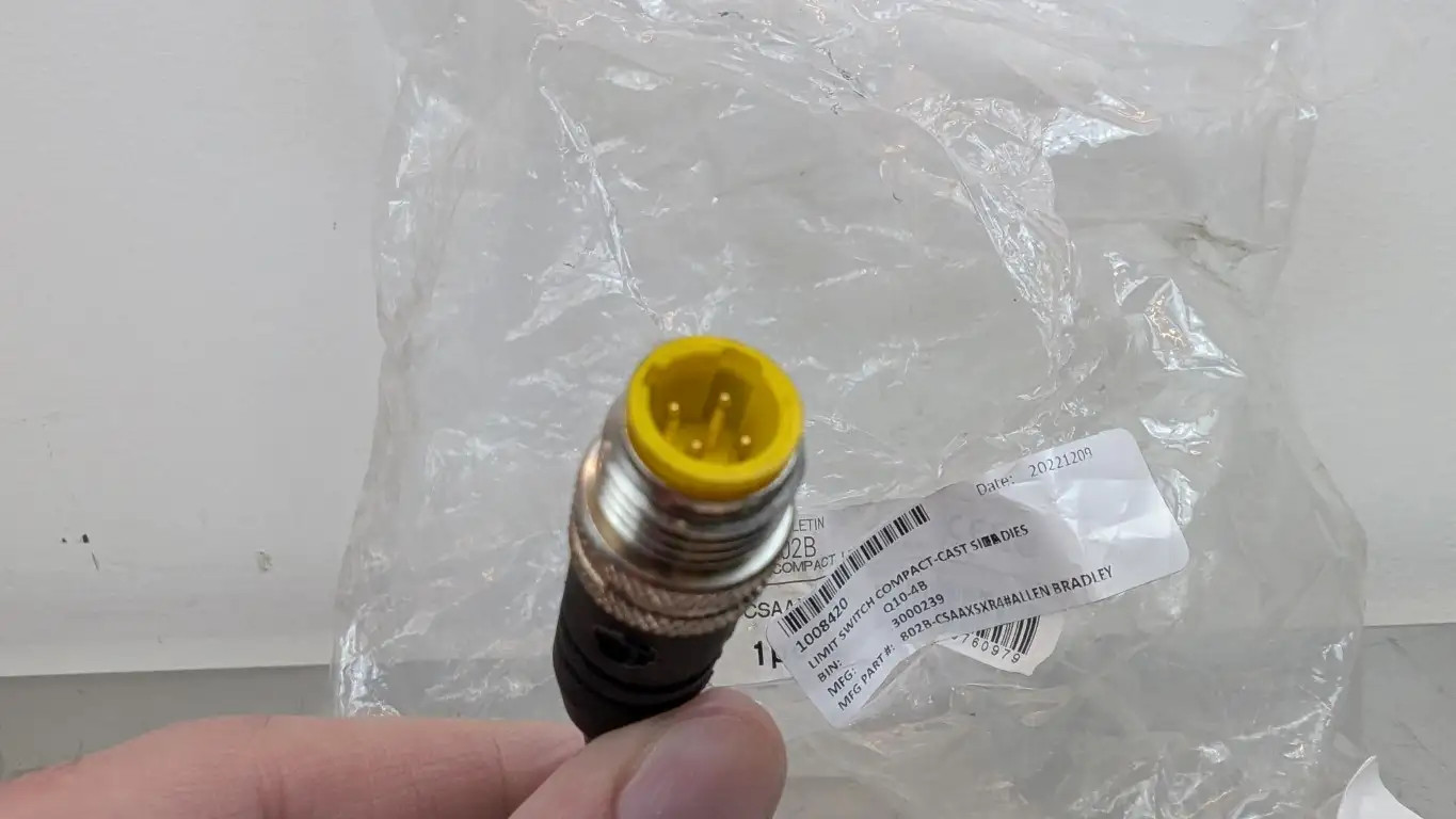 Allen-Bradley 802B-CSAAXSXR4 Compact Limit Switch Ser A 250VAC 30V DC 2A 4-Pin