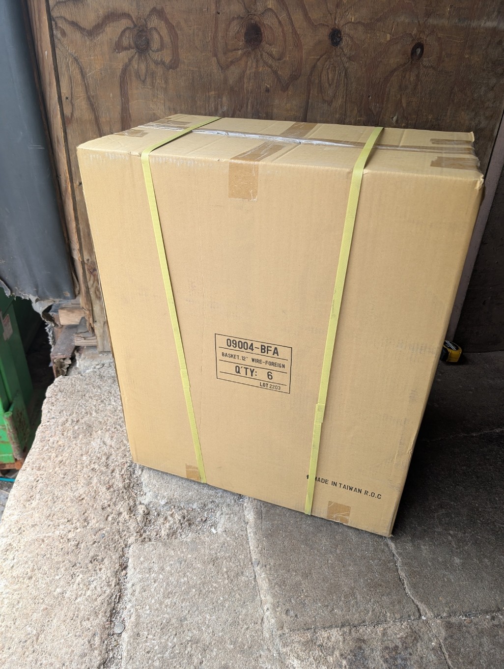 Case of 6 Unbranded 09004-BFA 12 in White Wire Baskets Made in Taiwan in box