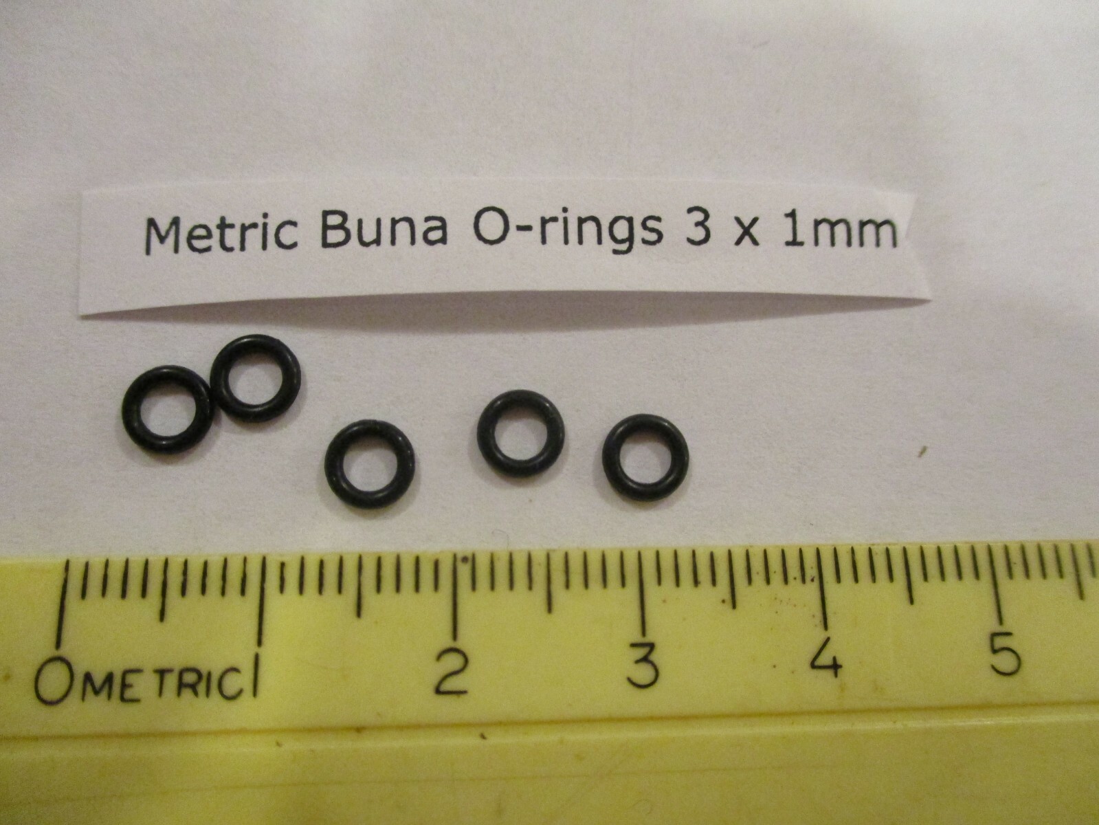 3mm ID x 5mm OD x 1mm thick O-ring. Buna-70. Quan 5.