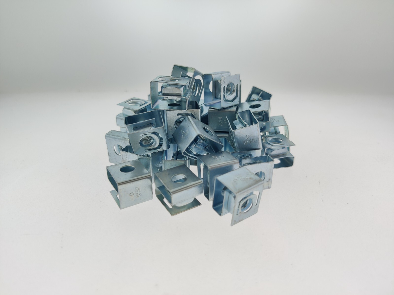 (40pcs) 10-32 Rack Mounting Retainer Clip Nuts Cage Slide Mount