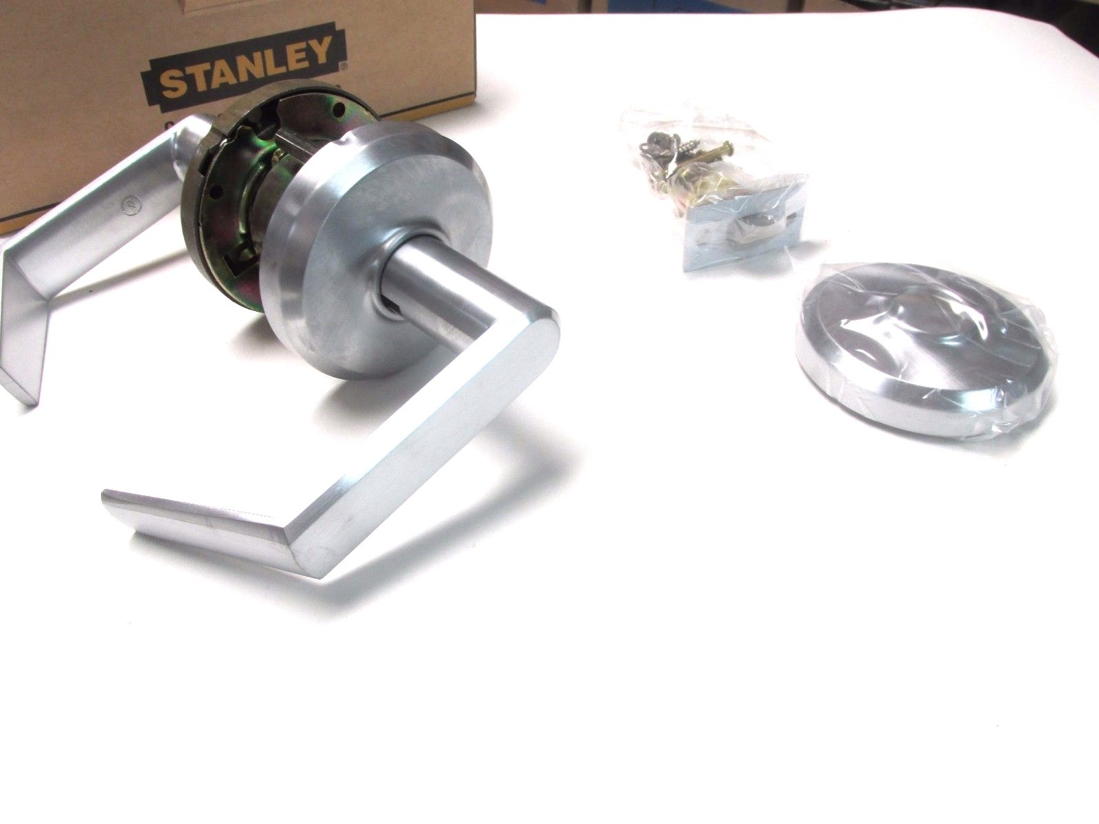 NIB .. Stanley Commercial Cylinder Door Handle Cat# OCL230E626S4118F .. UR-46