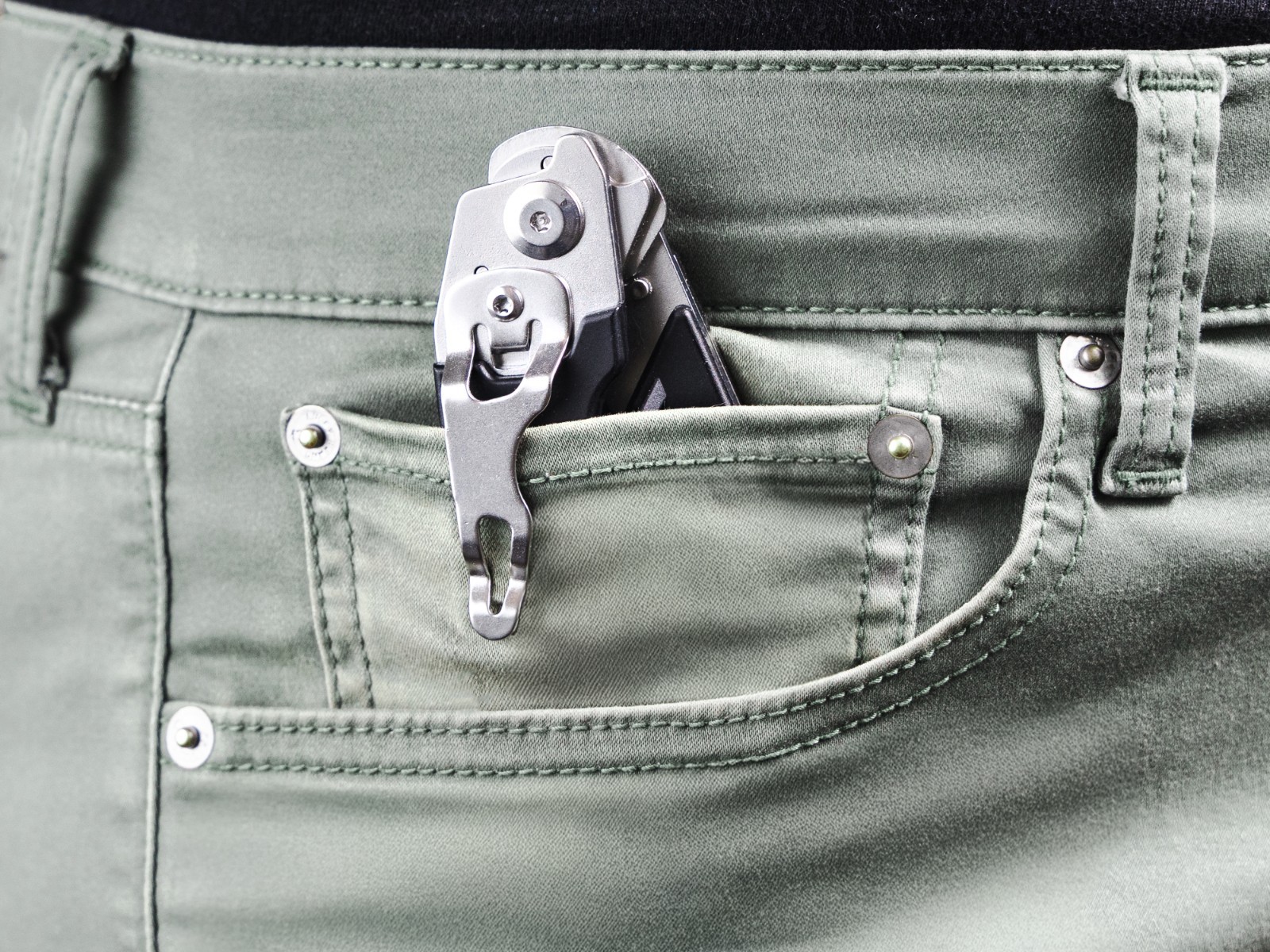 Trauma Shears with Holster – Foldable EMS Trauma Shears for EMTs, Nurses