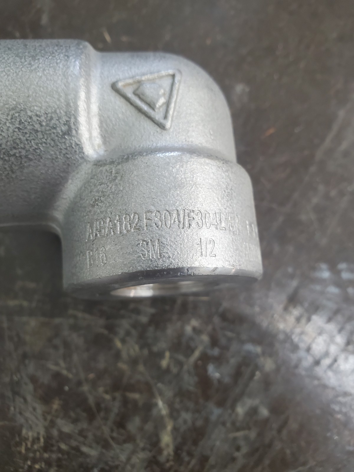 1/2″ Stainless Steel 90 Threaded NPT Grade 304 Class 3000 A/SA182 Heavy Duty New