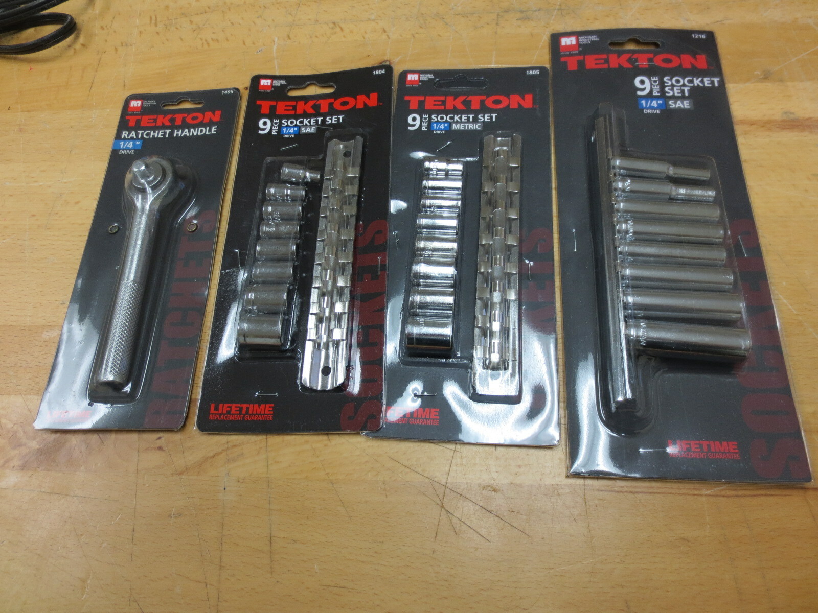 TEKTON 28-Pc, 1/4″ Drive Socket Set with Ratchet (Taiwan)