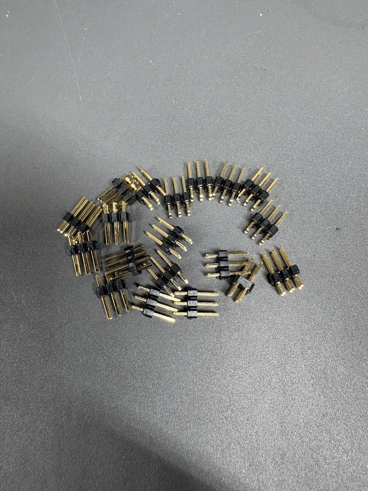 200 PCS 2-Pin 2.54mm Male Pin Header Gold Plated Through Hole PCB Connector