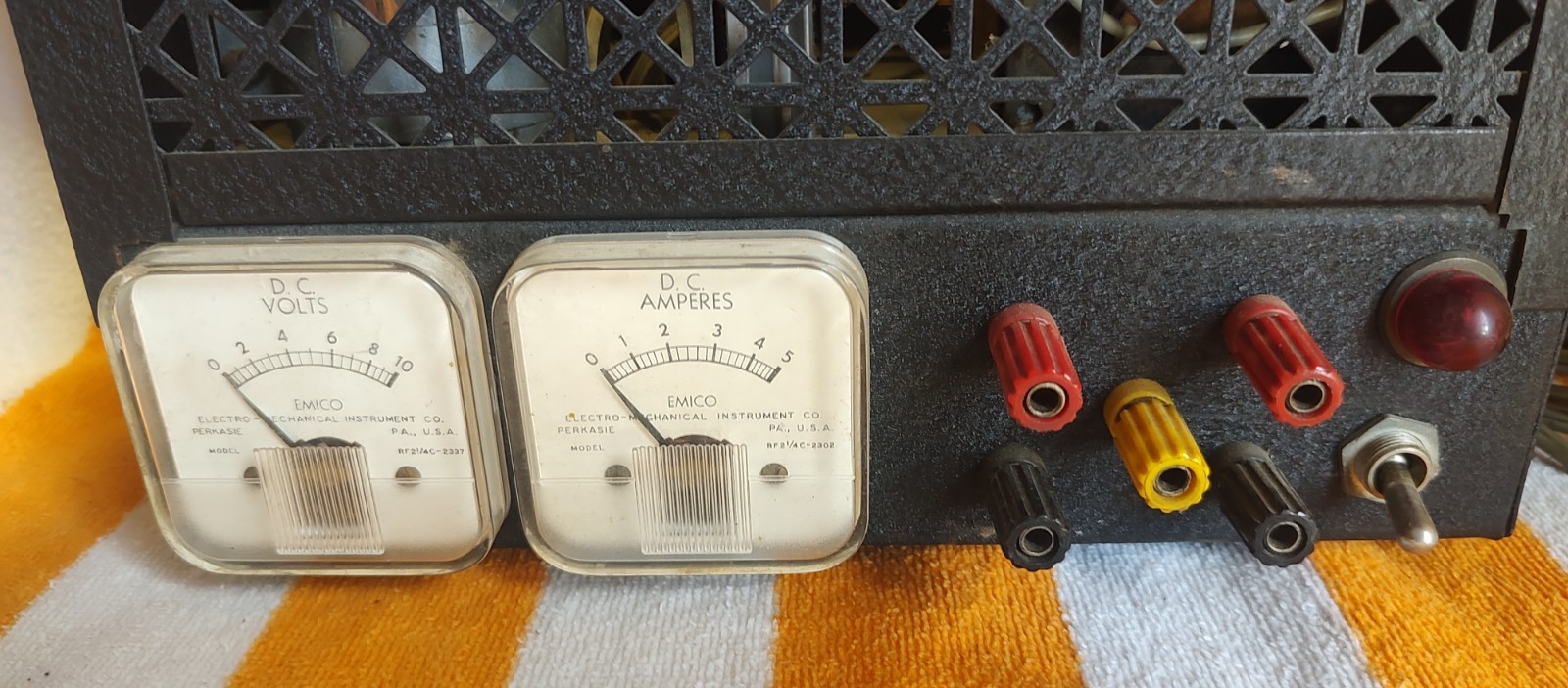 UNKNOWN BRAND VARIABLE DC POWER SUPPLY WITH EMICO METERS