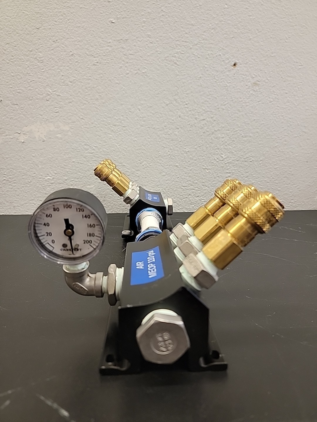 Unbrand Heavy Duty Air Manifolds 6 Valves Air MEOP 110 PSI W/ Dixon Valves
