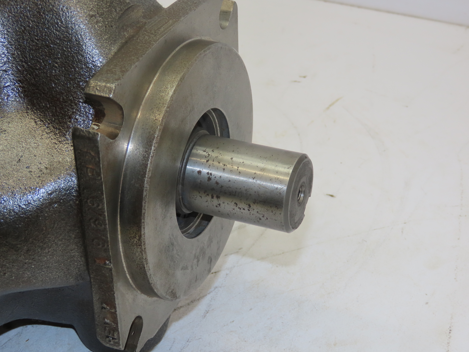 Parker Denison PD100PS 02SR S5A RH0 T00A Hydraulic Piston Pump