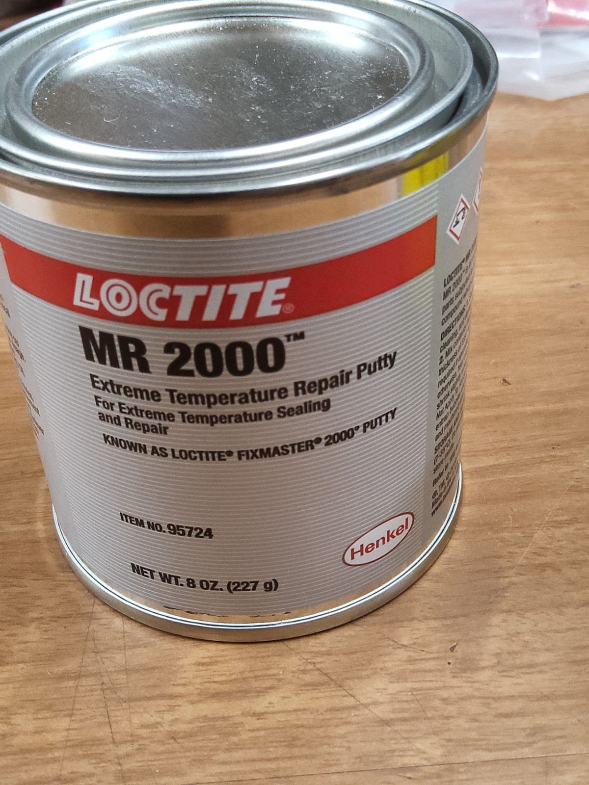 Loctite FixMaster Mr 2000 Putty 95724, 8 oz, Sandable, For Metal Repair. SB10