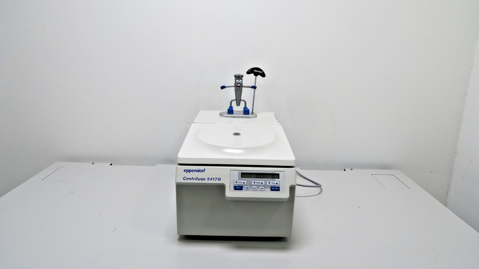 Used Eppendorf 5417R Refrigerated Centrifuge with FA-45-30-11 Fixed Angle Rotor