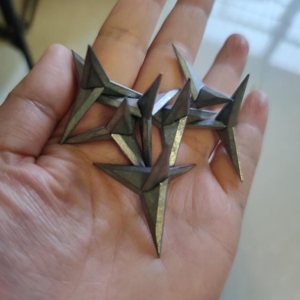 100PC Tire Puncture Spikes Heavy Portable Duty Carbon Steel Triangle Road Spikes