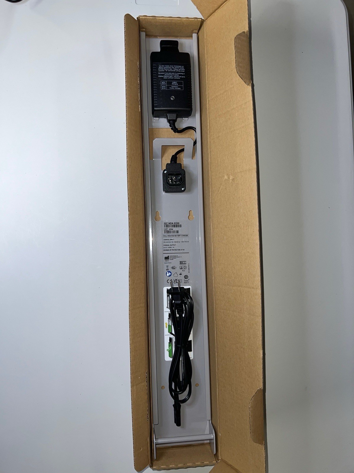 NEW ARJO Wall Mounted Battery Charger Part# NDA8200