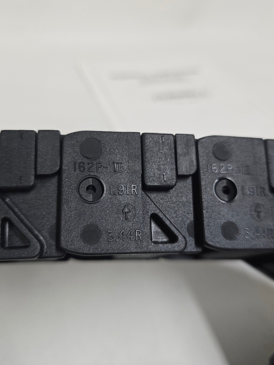 Hubbell CableTrak Cable Track Cable Carrier Black Plastic 162P-1.91R-3.44R