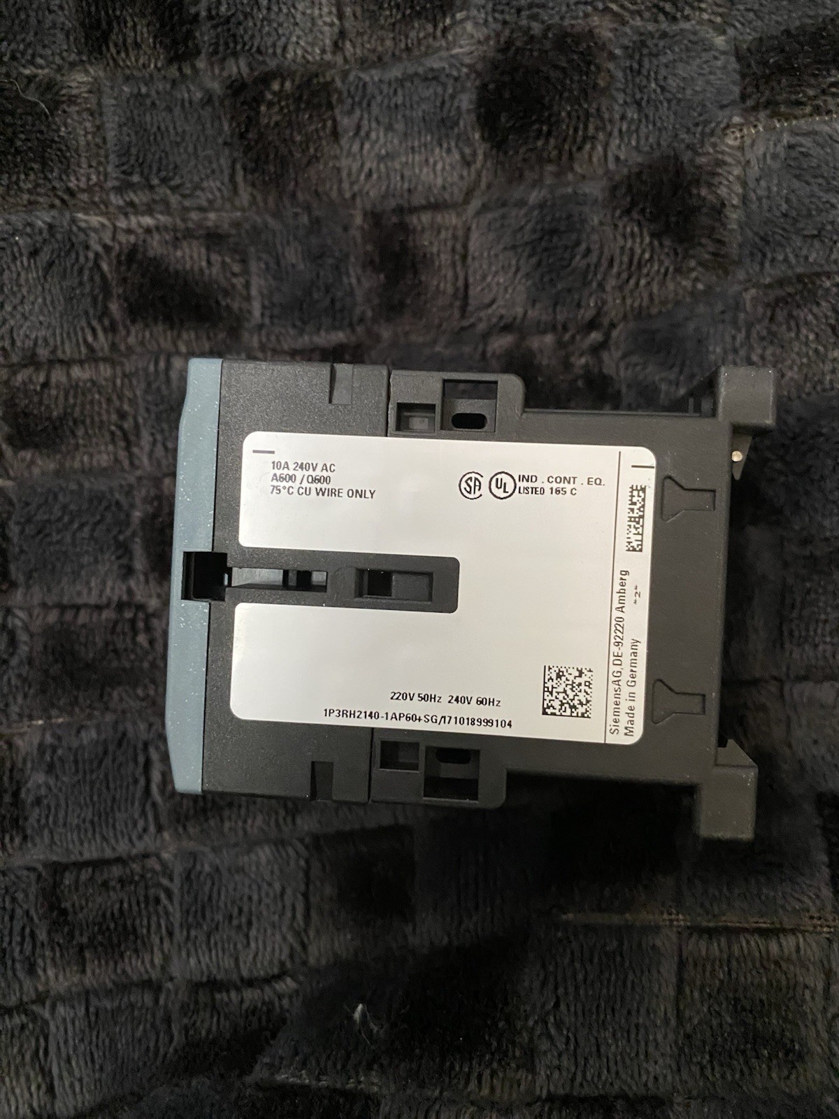NEW SIEMENS 3RH2122-1AP60 AUXILIAR CONTACTOR FREE AND FAST SHIPPING
