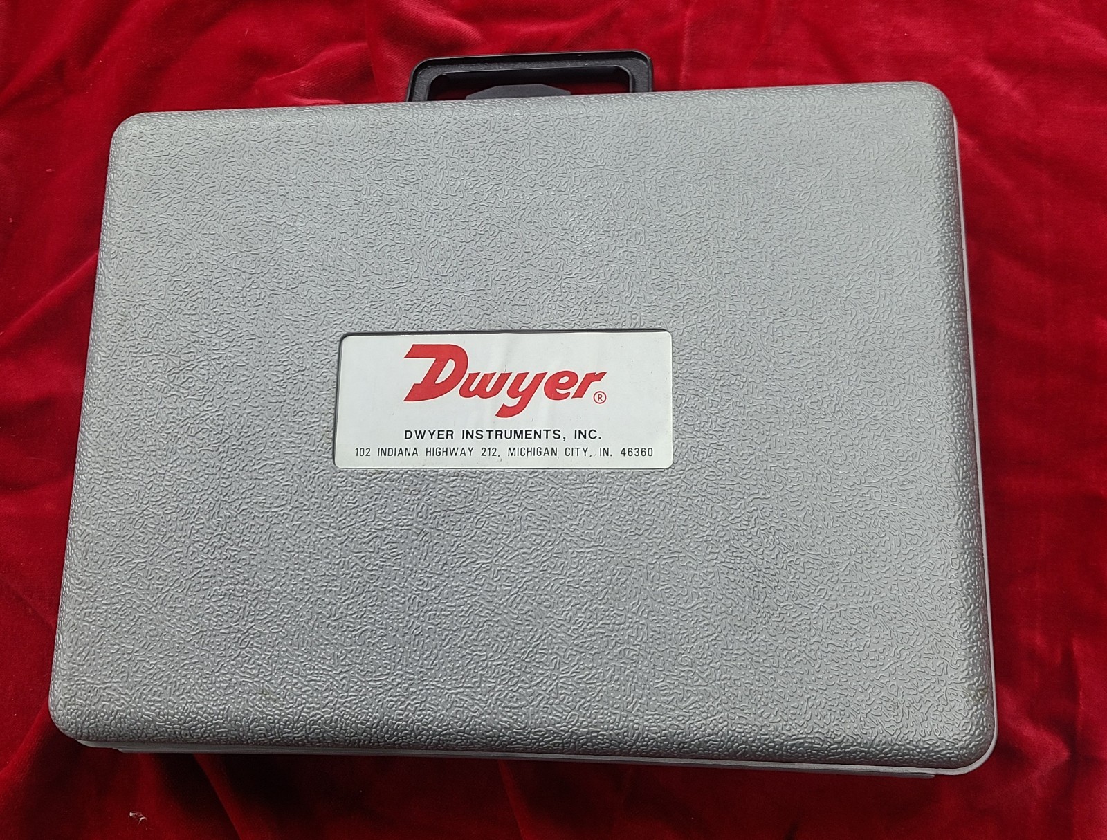 DWYER SERIES 475 MARK III DIGITAL MANOMETER