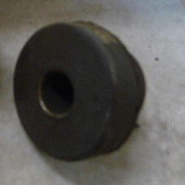 20QL231P12 Lower Radiator Insulator OEM MACK