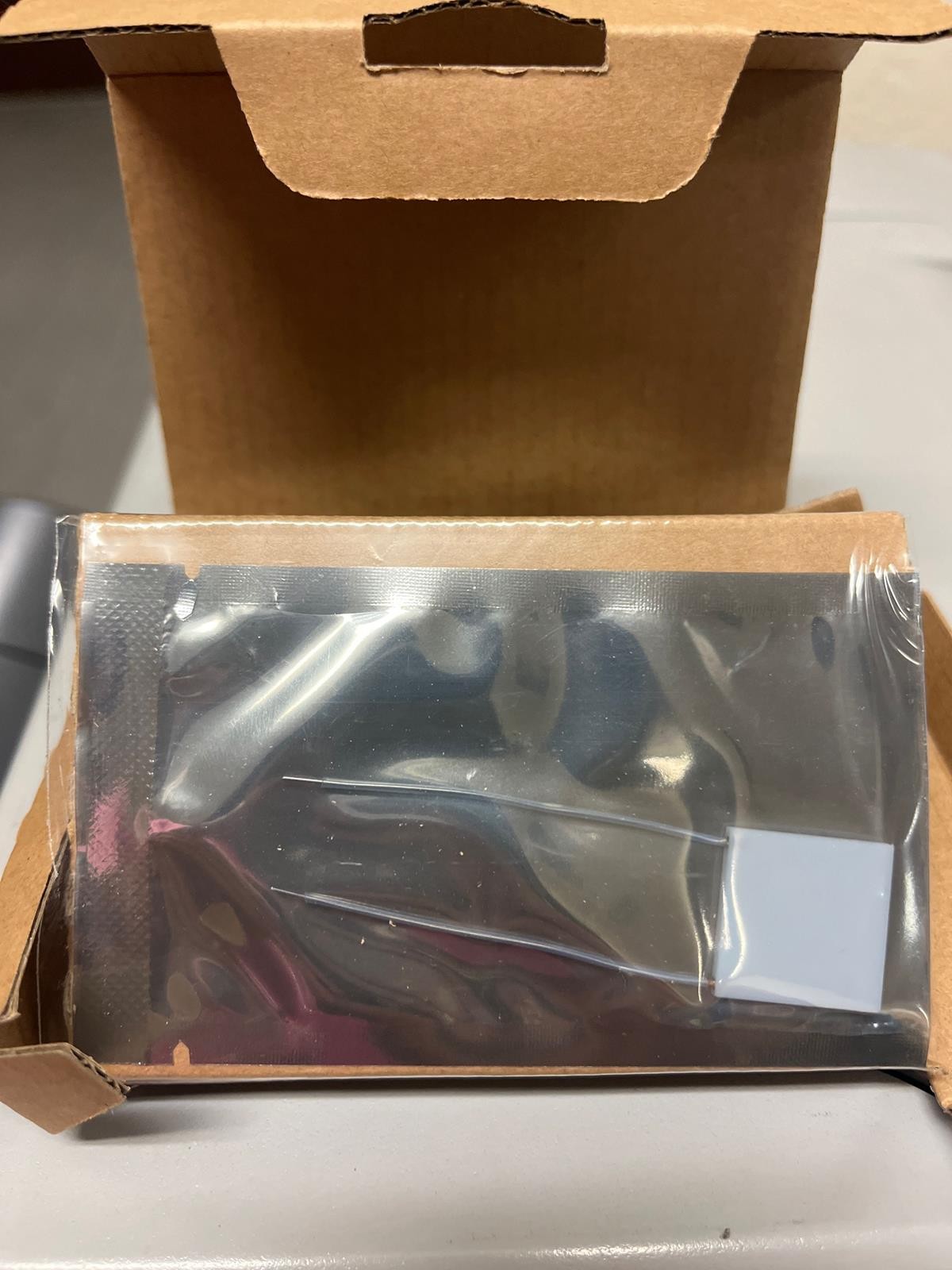 THORLABS LOT 0F 10 HT24S 24 W METAL CERAMIC HEATER 20.0 MM X 20.0 MM