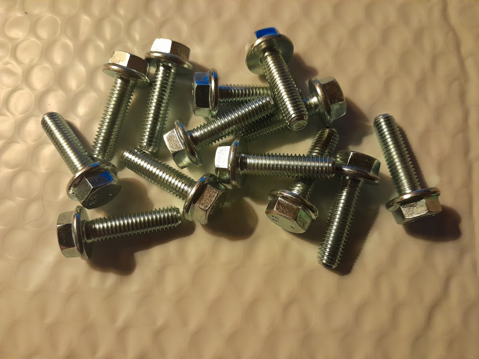 M8-1.25 X 30MM HEX FLANGE BOLTS CLASS 8.8 DIN 6921 STEEL ZINC (SEL QTY)