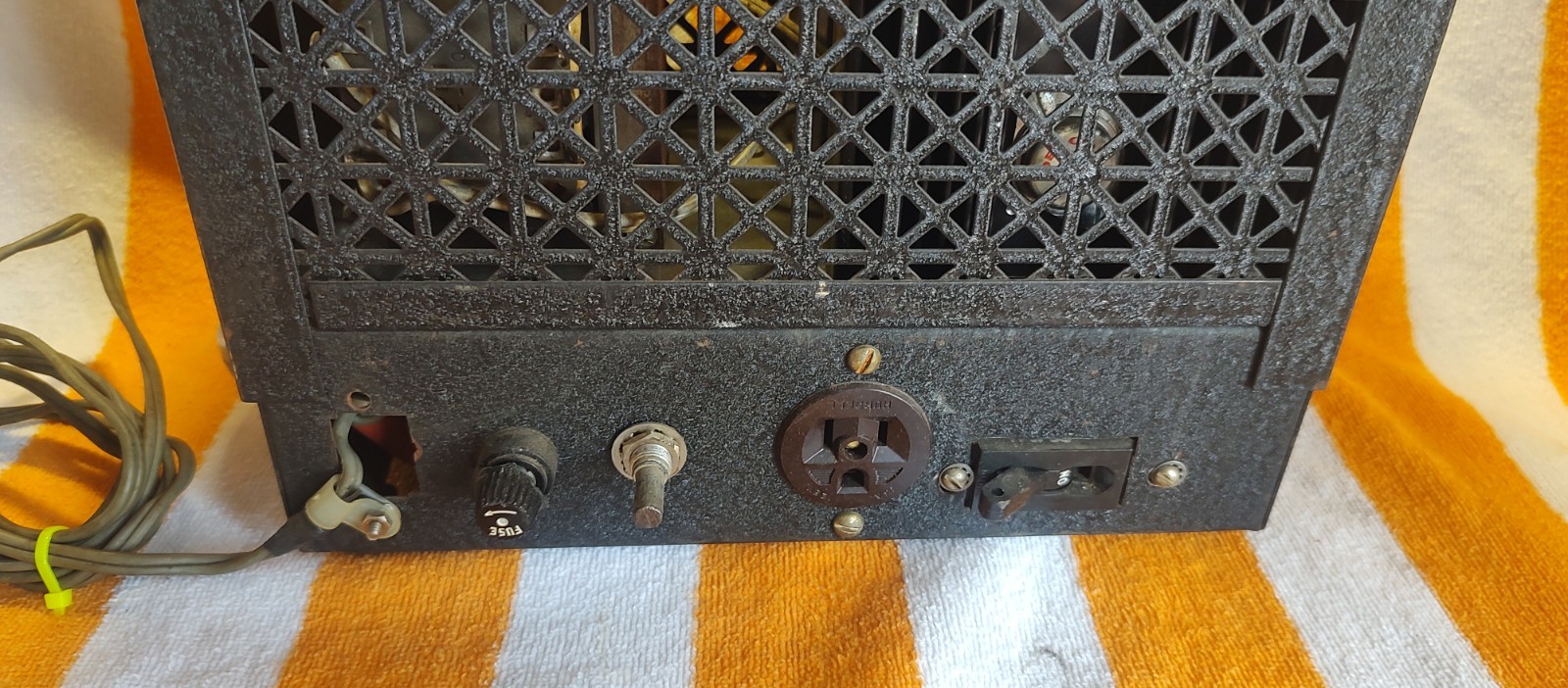 UNKNOWN BRAND VARIABLE DC POWER SUPPLY WITH EMICO METERS