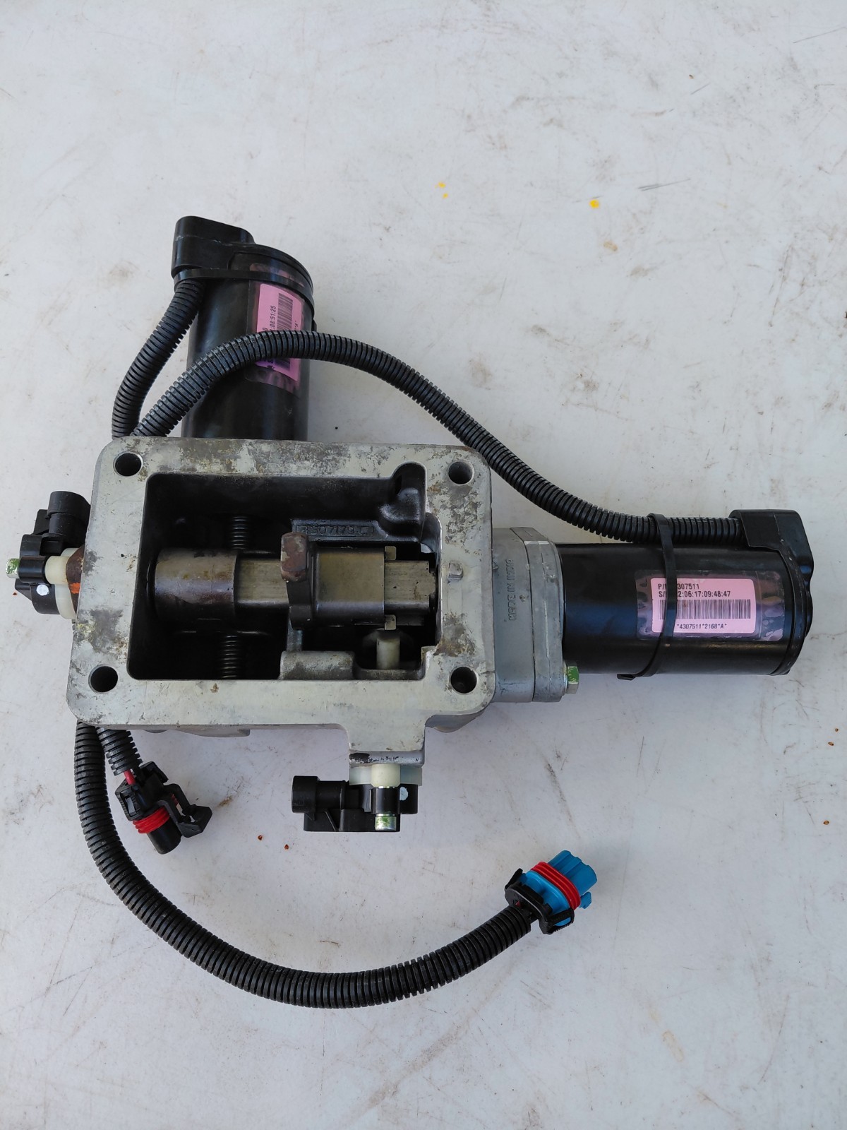 Eaton PTO Actuator Assembly with Gasket MPN 4307510 4307511 A-8900R-R22241-121