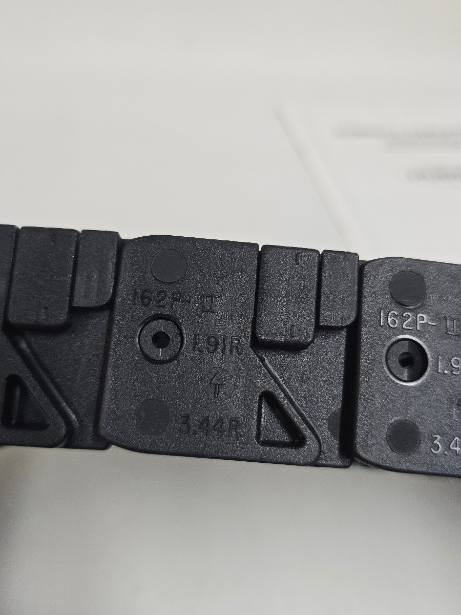 Hubbell CableTrak Cable Track Cable Carrier Black Plastic 162P-1.91R-3.44R