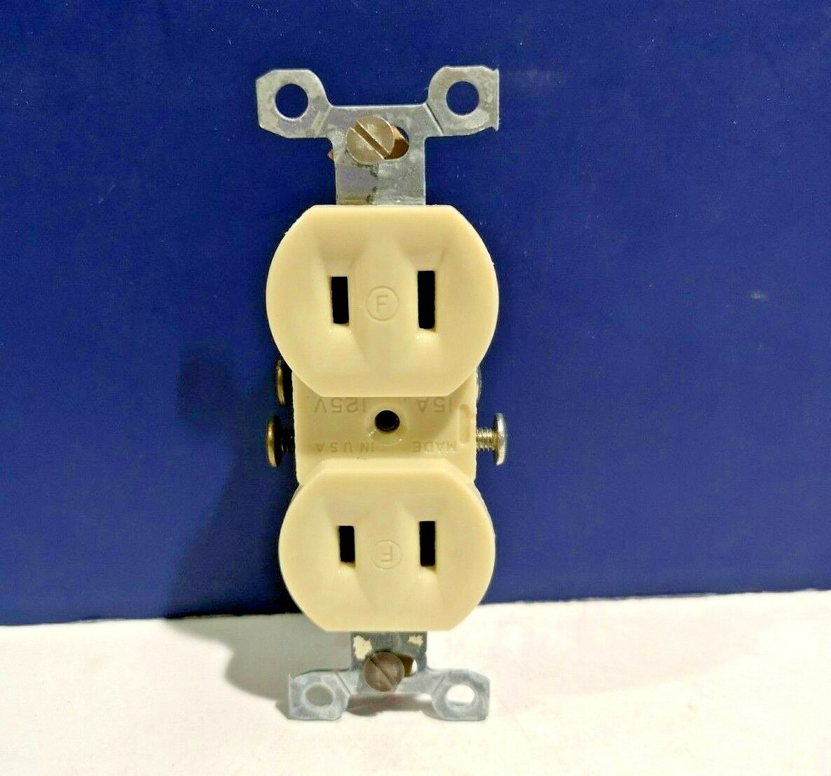 4-PK IVORY Single Gang Duplex Flush RECEPTACLE OUTLET with Ears NEW 433-I