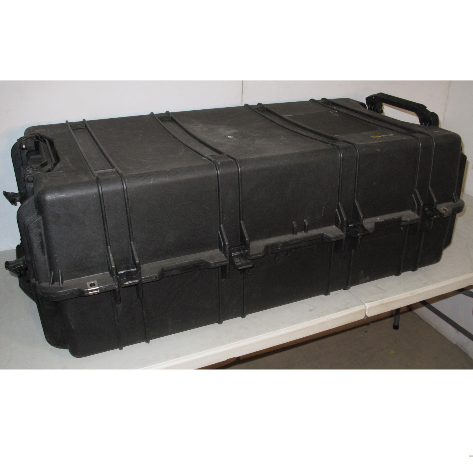 Pelican Case Protector 1780 45x25x16 OD 41x21x14 ID Wheels and Handle Black