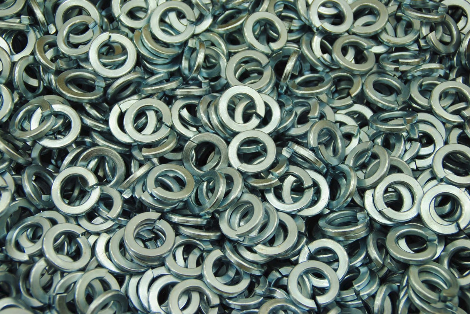 (250) 9/16 Split Lock Washers – Zinc Plated