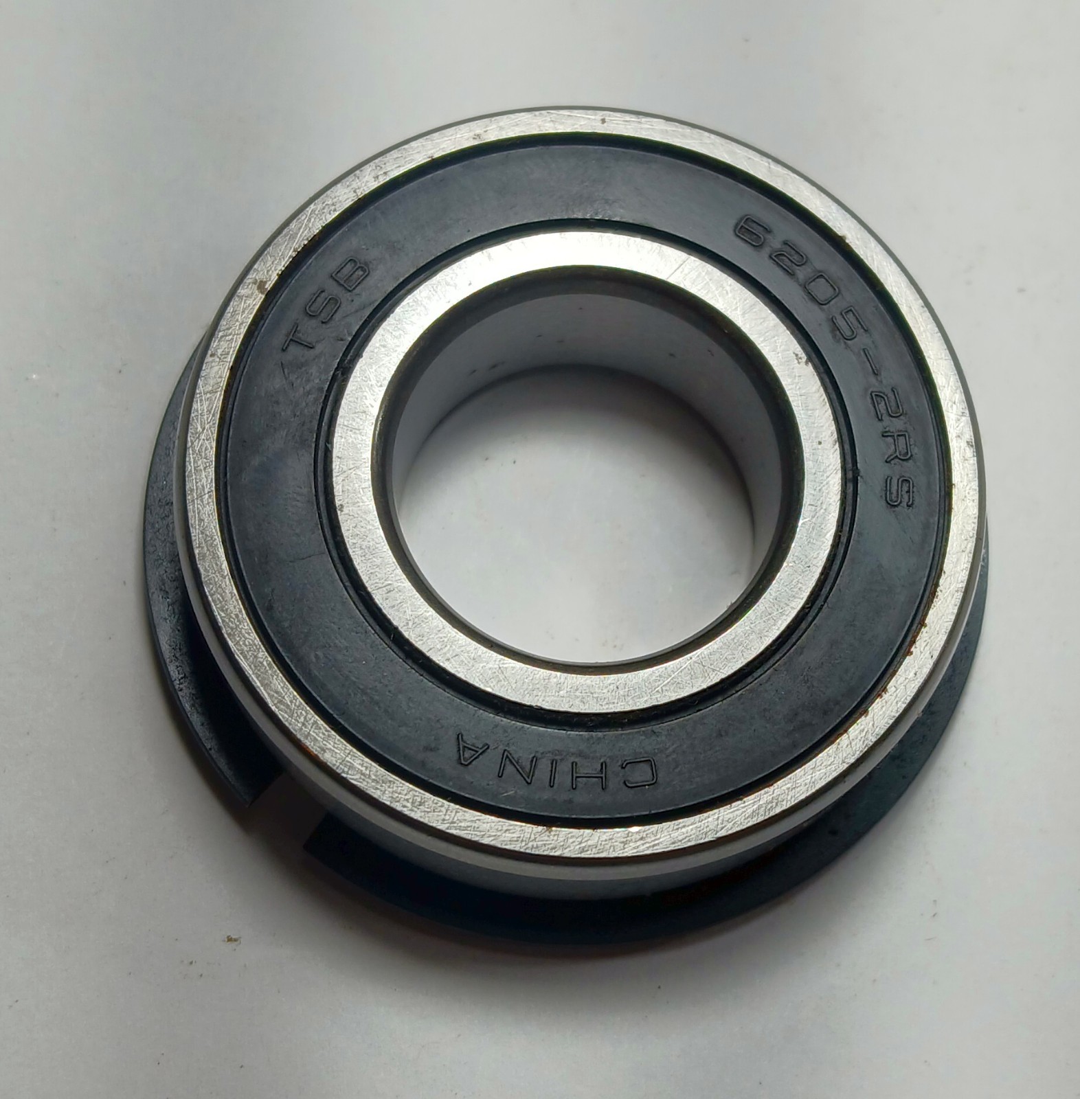 1 NEW TSB 6205-2RS RADIAL DEEP GROOVE BALL BEARING W/ SNAP RING NNB *MAKE OFFER*